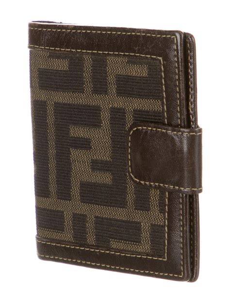 realreal fendi wallet